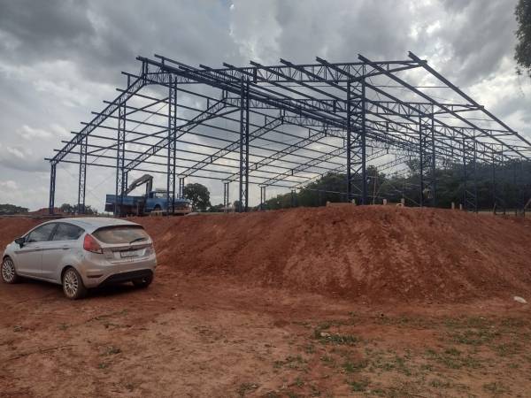 Estrutura para compost barns